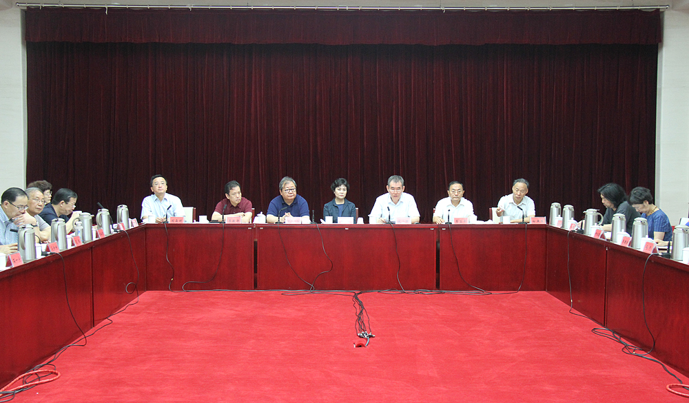 7月21日，第十一屆全國少數民族文學創作“駿馬獎”評獎委員會第一次全體會議在京舉行