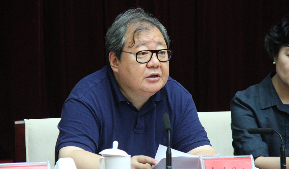 7月21日，中國作協副主席、第十一屆“駿馬獎”評獎委員會主任吉狄馬加主持全體會議