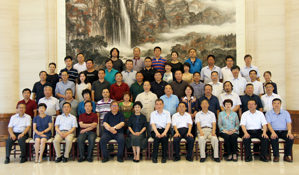 7月21日，第十一屆全國少數民族文學創作“駿馬獎”評委會全體評委合影