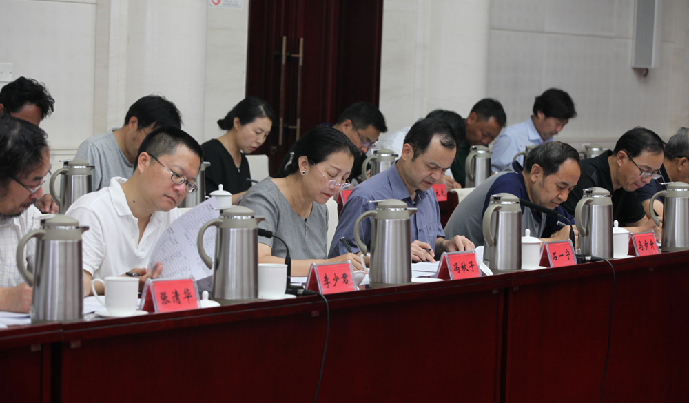 8月2日，第十一屆全國少數民族文學創作“駿馬獎”終評會評委畫票