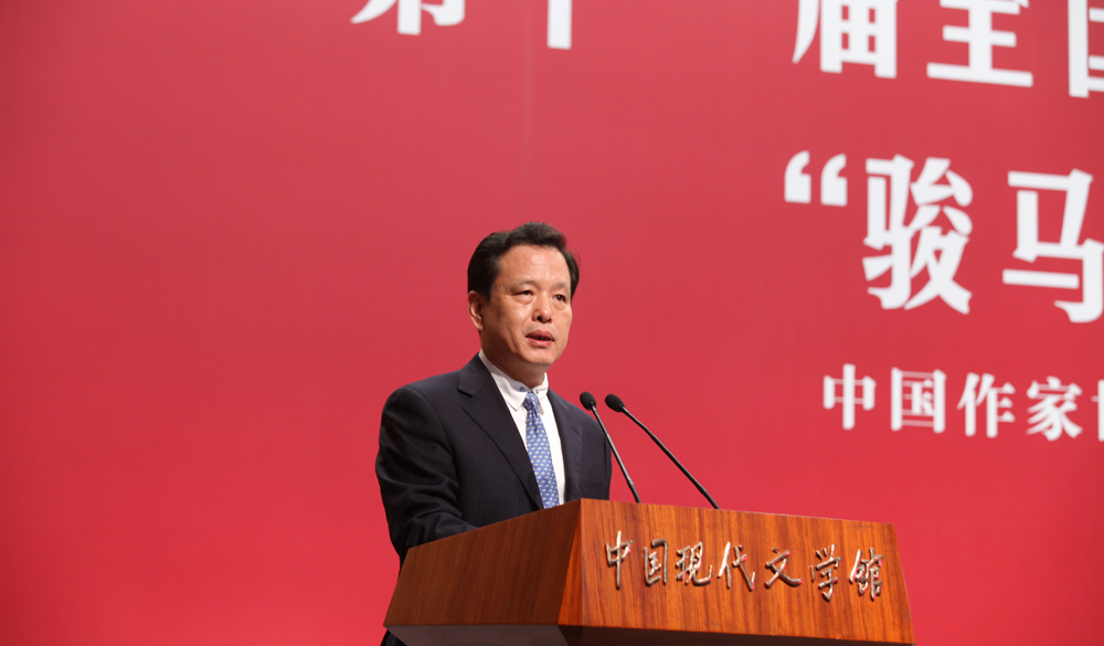 9月27日，李敬澤主持第十一屆“駿馬獎”頒獎禮