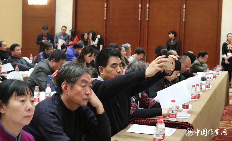 11月29日，與會者會場拍照留念