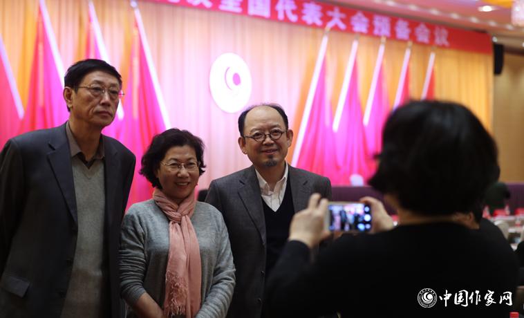 11月29日，與會者會場拍照留念