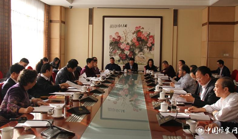 12月1日下午，山東、兵團代表團分組討論。