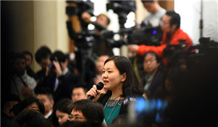 記者在發布會上提問