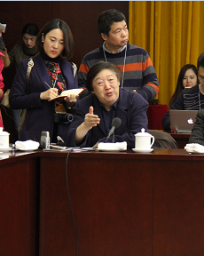 參加全國政協開幕式的委員馮驥才