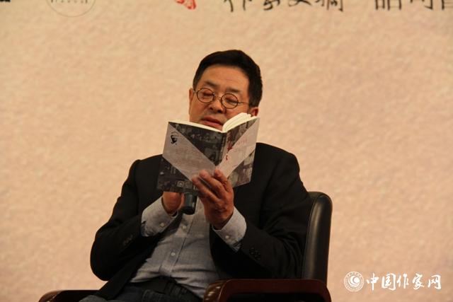 濮存晰現場朗誦于是之文章