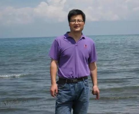 王鵬程：我傾向事實感的批評         文學批評作為一種審美體驗和價值判斷，“知多偏好，人莫圓該”。那么，批評諸要素中最關鍵的是什么？學識、視野，抑或眼光、方法？竊以為，最關鍵的還是事實感——藝術經驗里真理性內涵的呈現。如伽達默爾所言：藝術作品的真理性既不孤立地體現在作品上，也不孤立地存于審美主體上，而是存在于過去與現在的溝通，以及“不斷更新的被經驗的實在性”上。由此可見，事實感是一種無形的“軟能力”，是一種看起來極為普通而又十分難得的批評才能。但它無疑是批評的生命線，關系到批評的可信度和有效性。　　　　　　　　　　　　　　　　　　[詳細]