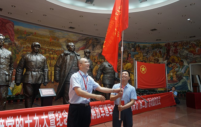 深入歷史現場，挖掘英雄事跡