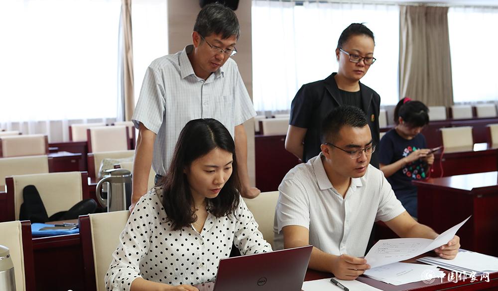 8月4日，各組聯絡員統計選票