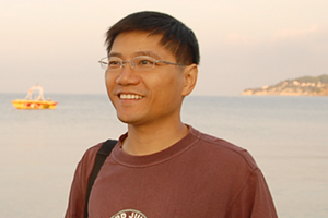 小說：獲獎作品《將軍胡同》作者：史雷         獲獎感言　　在創作中，我逐漸形成了這樣的觀點，兒童文學作品應當是藝術品，這件藝術品不是寫出來，而是用閱歷、思想、才華、時光和心血精心打磨雕刻出來的，就像是一位父親為自己的孩子手工制作玩具那樣，內心中一定是充滿愛、溫暖和感動的，他的態度一定是無比虔誠和感恩的。