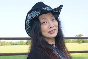 小說：獲獎作品《沐陽上學記·我就是喜歡唱反調》作者：蕭萍         獲獎感言　　如果這樣的野心來自于一個中國母親的日常，如果我的孩子沒有經歷什么幼升小、小升初，如果我不是那個看起來神情淡定，卻站在培訓班外六神無主、琴房邊神經兮兮的沐陽媽，我就不會沉下心重新學習寫作和成長——可是一個母親的成長是不容易被人看見的——我們永遠無法像阿爾法狗那樣，不動聲色、夜以繼日地自我超越……