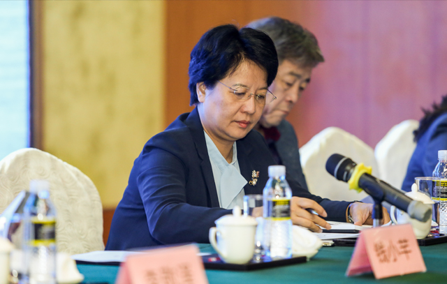 海南省委常委、宣傳部部長肖鶯子出席論壇開幕式并致辭
