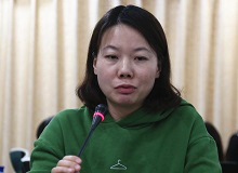 岳雯：“為己”的寫作與限度意識“剜爛蘋果?銳批評文叢”建立在“破”的基礎上，“把爛的剜掉，把好的留下來吃”。[詳細]