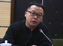 石華鵬：批評家的理想和理想的批評家“剜爛蘋果·銳批評”叢書出版意義，一是對文學批評生態的平衡；二是對真誠銳利批評的倡導。[詳細]