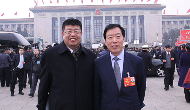 政協委員陳崎嶸（右）、張頤武