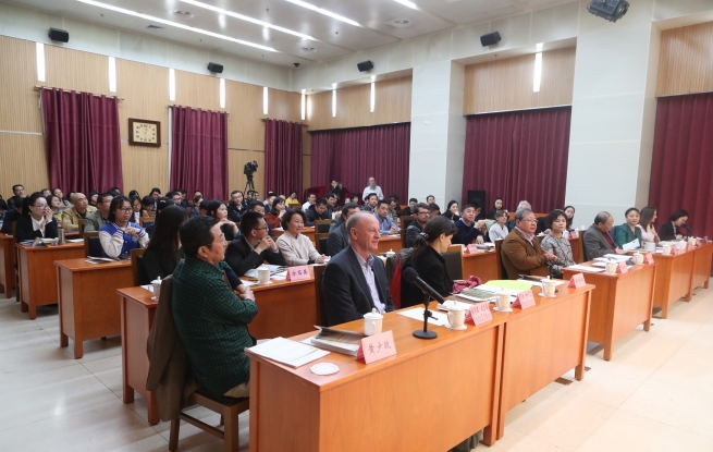 文學跨越國度，遇春風化雨