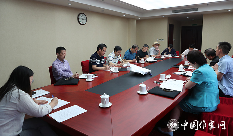 7月28日，全體會后文學理論評論獎評獎委員會召開會議