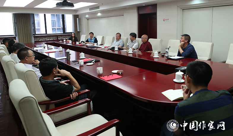 7月28日，全體會后詩歌獎評獎委員會召開會議