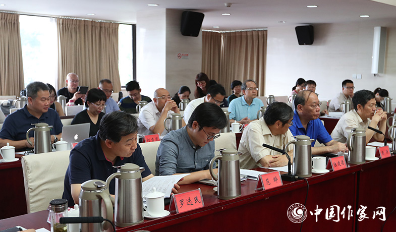 7月28日，第七屆魯迅文學獎各評委會全體會現場