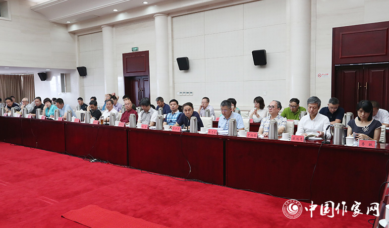 7月28日，第七屆魯迅文學獎各評委會全體會現場