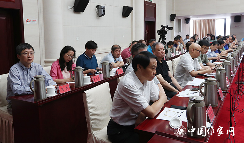 7月28日，第七屆魯迅文學獎各評委會全體會現場