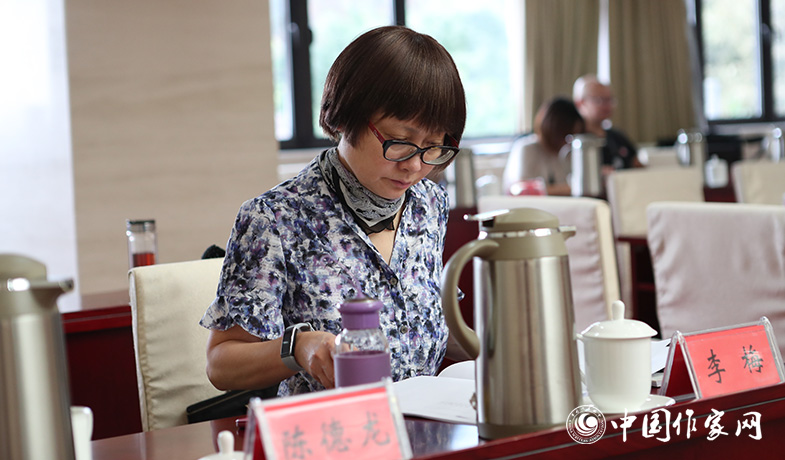 8月11日，紀監組人員審核選票統計情況