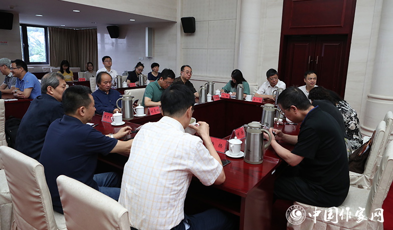 8月11日，第七屆魯迅文學獎終評會投票現場