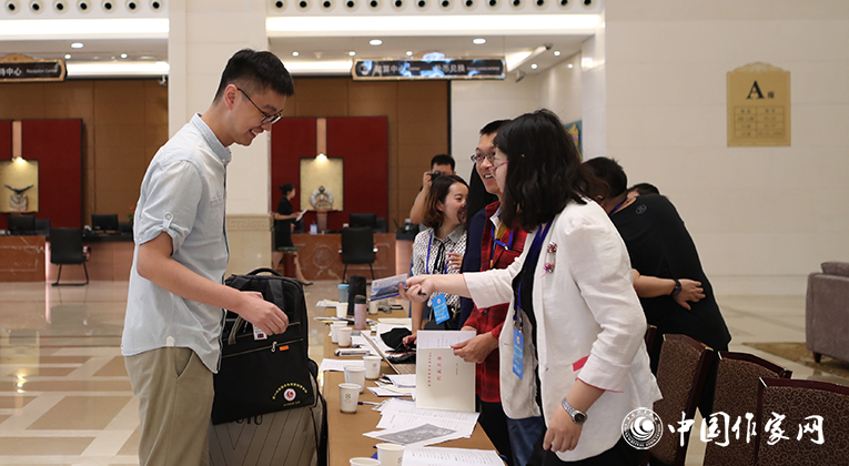 烈焰滔滔到達會場