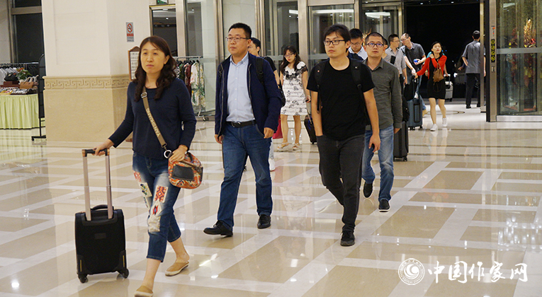 山東代表團來到會場