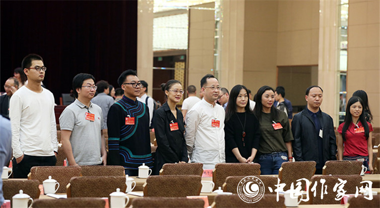 開幕式結束后，代表們合影留念