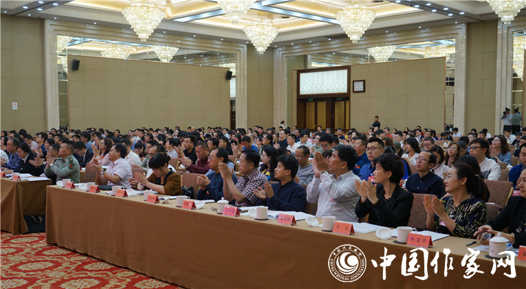 與會代表在開幕式現場