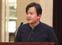 王威廉：人,時間的容器　　寫作的人在時間的蒼茫海面上需要看得更多、望得更遠，才能帶給寫作真正的自由。[詳細]