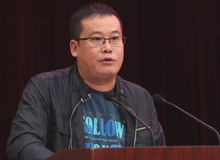 肖江虹：帶著詩意前行　　作家用筆講述人類在時代里面的困境。我們每個人都有困境，作家需要發現困境講述困境。[詳細]