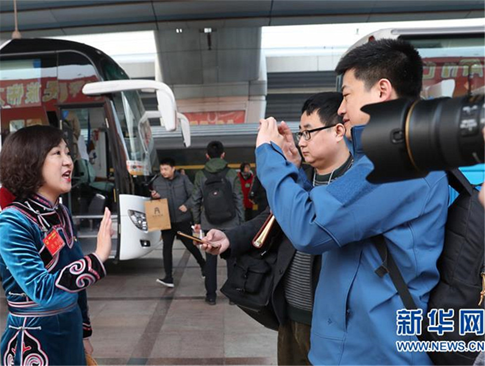 新華網評：不負人民重托 攜手并肩追夢