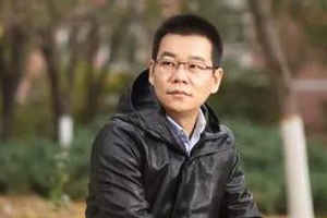 獲獎作品：《北上》作者：徐則臣         獲獎感言　　其實寫作22年來，我一直在感謝這條河。感謝的方式就是一篇接一篇的寫出與這條河相關的作品。22年里它都是我的小說最忠貞、最可靠的背景。我在河邊生活過多年，這些被大河水氣籠罩的歲月，成了我寫作最重要的資源。只要寫到河流，只要筆墨生澀了、故事滯重了，我就會在想象里迅速回到這條河邊。然后一切水到渠成。即便是那些發生在北京城里的故事，只要穿行在高樓大廈間的那個人，一頭連著這條河，我就知道接下來該怎么辦。