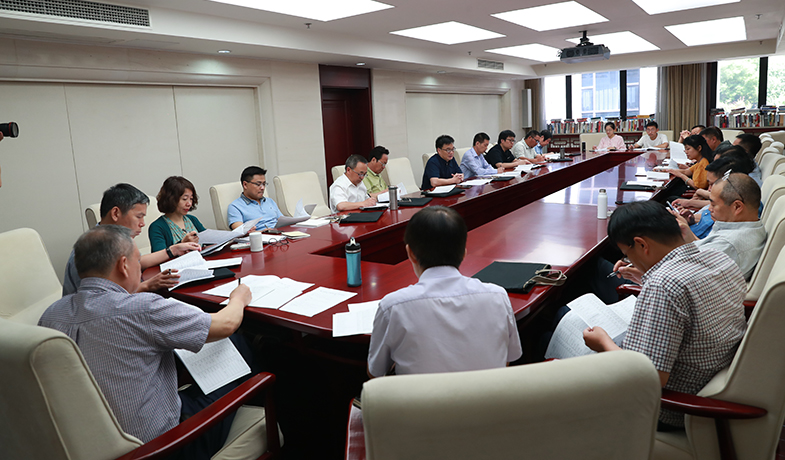 第一次全體會后召開大組見面會，各組評委討論工作