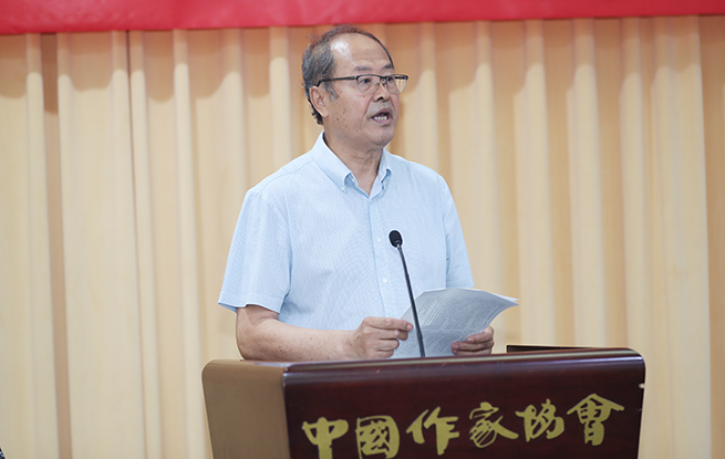 評論家孟繁華在主會場發言