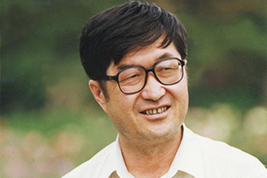 翻譯獎：漢文譯維吾爾文作者：牙生·賽依提（維吾爾族）         獲獎感言　　掌握一門語言就好像打開了一片新天地。上世紀80年代以后，我讀了許多漢族作家的作品，包括譯成漢語的許多國外作家的文學作品。當時我所讀過的這些文學作品，依然沒有維文版，廣大維吾爾讀者則無法讀到這些文學作品。我覺得自己有責任將這些好的作品分享給維吾爾族讀者，讓他們也能一起欣賞和感悟優秀的作品……