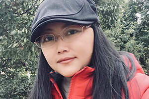 散文獎：《檐上的月亮》作者：阿微木依蘿(彝族)         獲獎感言　　“不知道為何寫作”才是寫作的理由。一切仿佛命定，仿佛在人生的岔道上無意中走上寫作這條路。這才符合我的狀態。人總歸是盲目的，睜著一雙眼睛也是盲目的，因此需要捫心思索，需要開眼，需要明智。寫作就是重新將自己從嬰兒期長大……