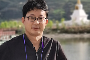 中短篇小說獎：《睡覺的水》（藏文）作者：拉先加（藏族）         獲獎感言　　雖然隔著千山萬水，但總是割不斷我對那一方生我養我的故土的眷戀與思念，惟有用母語寫作，才能在夢中在心中可以無限接近那些被時空隔開的人和事，才能感覺到自己逐漸變得完整和充實。所以我盡管生活在北京，但依然堅持用母語寫作，嘗試對這一古老的語言賦予一些新的活力……