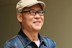 長篇小說獎：《青色蒙古》作者：海倫納（蒙古族）         獲獎感言　　長篇小說《青色蒙古》以科爾沁草原上潮爾沁（演奏馬頭琴說唱的民間藝人）世家三代人為主線，濃縮了清朝初期科爾沁蒙古人近百年的歷史和心靈世界，筆下的人物仿佛帶著那個時代的風塵一一躍然紙上，我也自然而然地走進了他們的生活，體驗著他們的情感，體會著生命的價值……