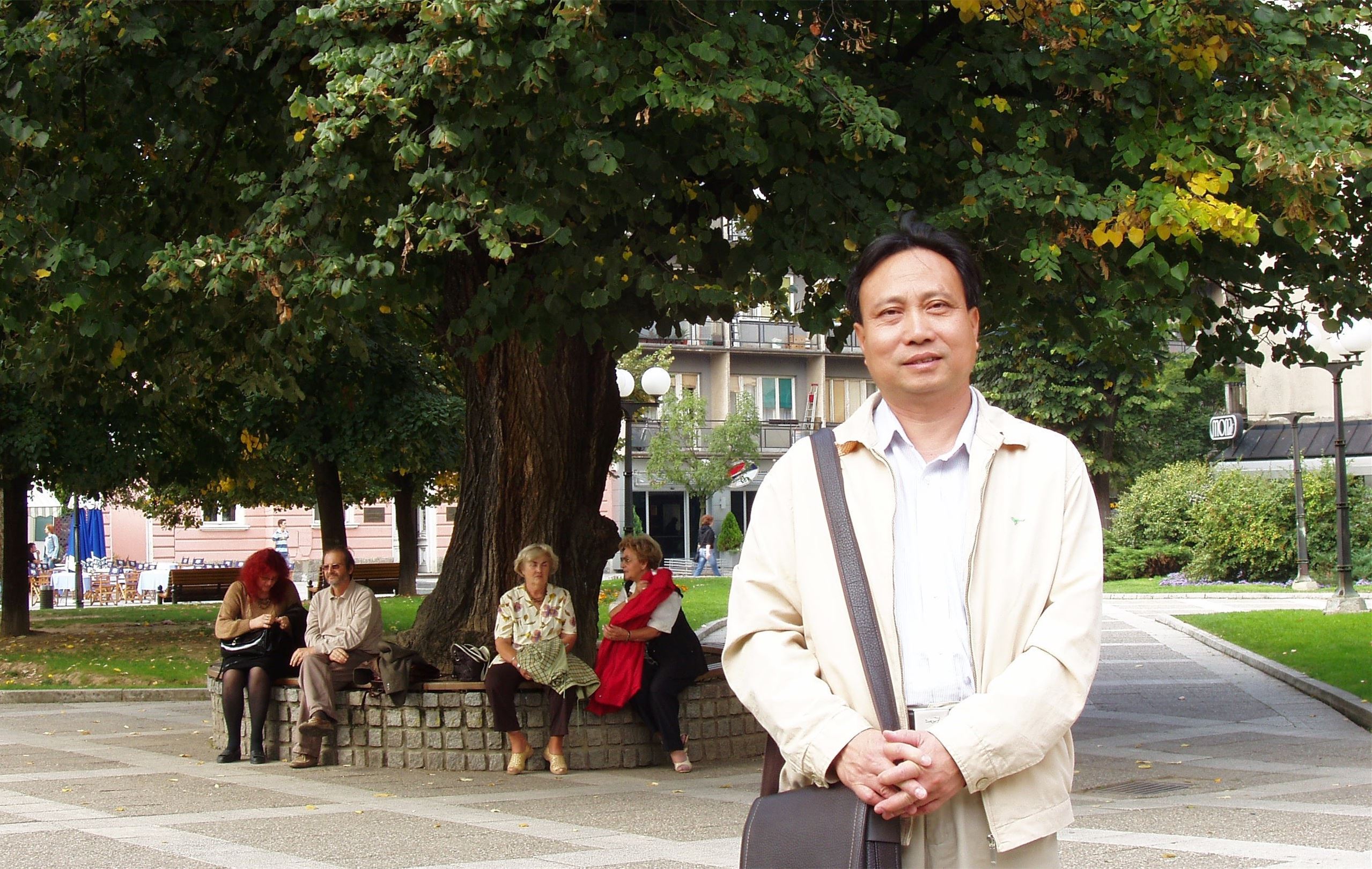 王彬散文集《袒露在金陵》節選：《烏鴉》《次第花開》