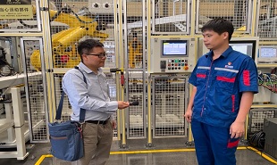 廣西作家參加“中國一日?工業興國”活動