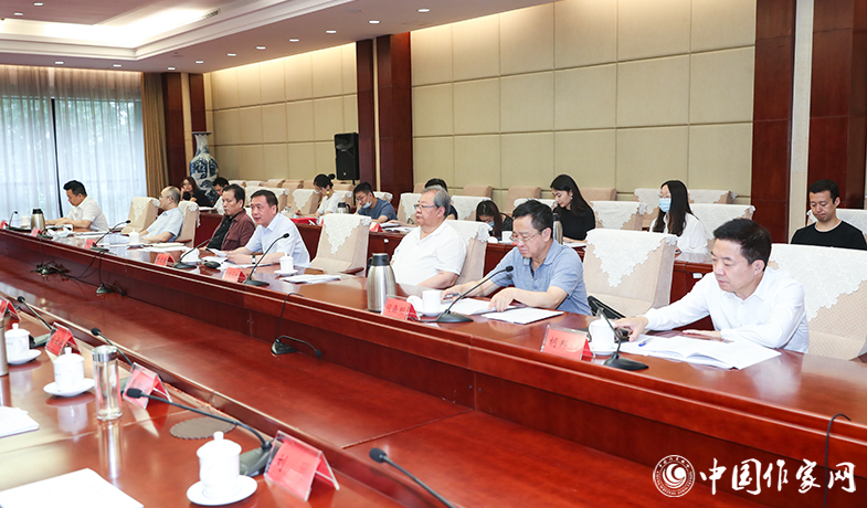 張宏森、吉狄馬加、李敬澤、閻晶明、吳義勤、胡邦勝、邱華棟等出席會議