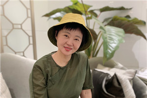 童話：獲獎作品《小翅膀》作者：周曉楓         獲獎感言　　此前我只寫散文，直到創作自己的第一個童話《小翅膀》——我偶然而意外地，從散文寫作者瞬間變成了兒童文學作家。這個過程，迅速得連我自己都覺得陌生和詫異。更讓我驚喜的是《小翅膀》受到的鼓勵，謝謝那些支持我的讀者們。