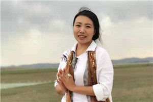 幼兒文學：獲獎作品《小小小世界》作者：黃宇         獲獎感言　　《小小小世界》就是我家小屁孩的世界，也是無數小屁孩的世界。有趣事、煩惱事、奇妙事……這些零散瑣碎、天然童真的小事件，表面看是孩子無心之舉，卻在與大人世界的碰撞中綻放出“天使心”。我慢慢地“撿拾”，努力原汁原味地呈現孩子生活中本來的模樣，力求準確地表現這種鮮活的生命，從孩子的視角還原一個小小的世界，還原孩子真實的童年。