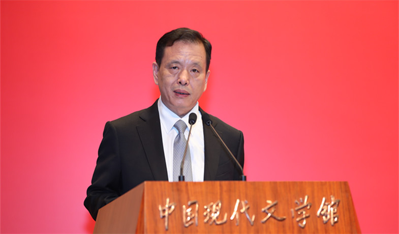 中國作協副主席李敬澤主持頒獎典禮