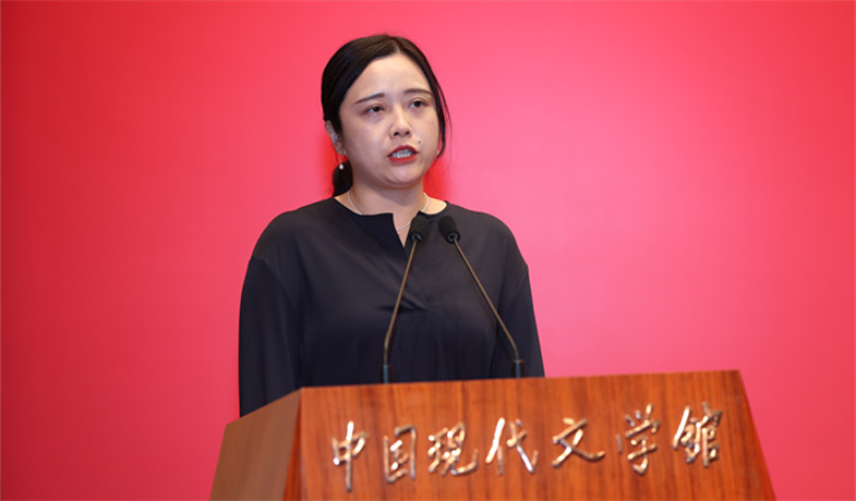 徐瑾代表散文、科幻文學、青年作者短篇佳作獎獲獎者致答辭