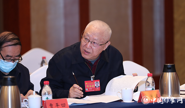 12月12日，中國作家協會第九屆主席團第九次會議在京舉行。